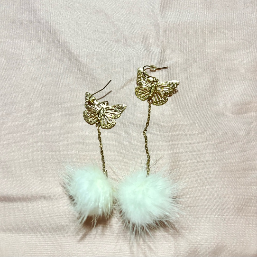 White and gold fluffy dangly butterfly earrings 🦋⭐️🤍